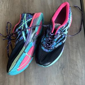 Womens 7.5 Asics running shoes Black